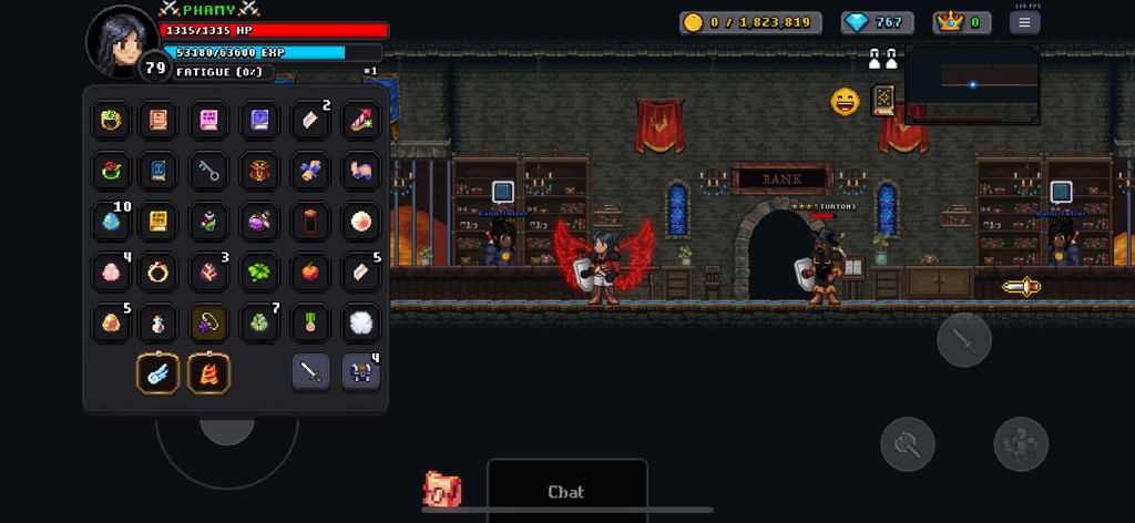 Captura de pantalla de jugabilidad de GoBattle.io que muestra el menú de inventario y un personaje pixel art con alas rojas en un banco