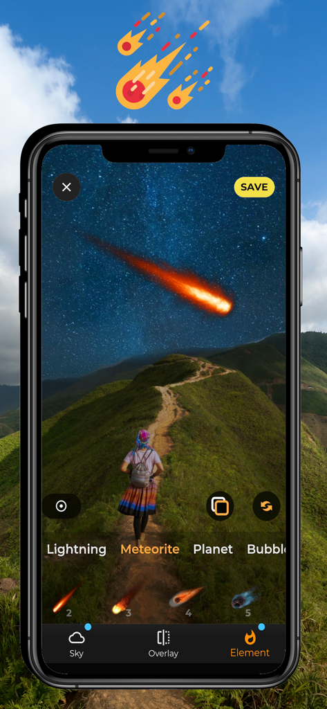 Interfaz de la aplicación SkyPic añadiendo un dramático efecto de meteorito a una foto de cielo estrellado de un excursionista en un sendero de montaña