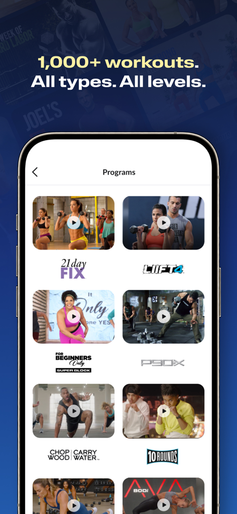 Un smartphone affichant l'interface de l'application BODi avec une bibliothèque de différents programmes de fitness, dont 21 Day Fix et P90X.