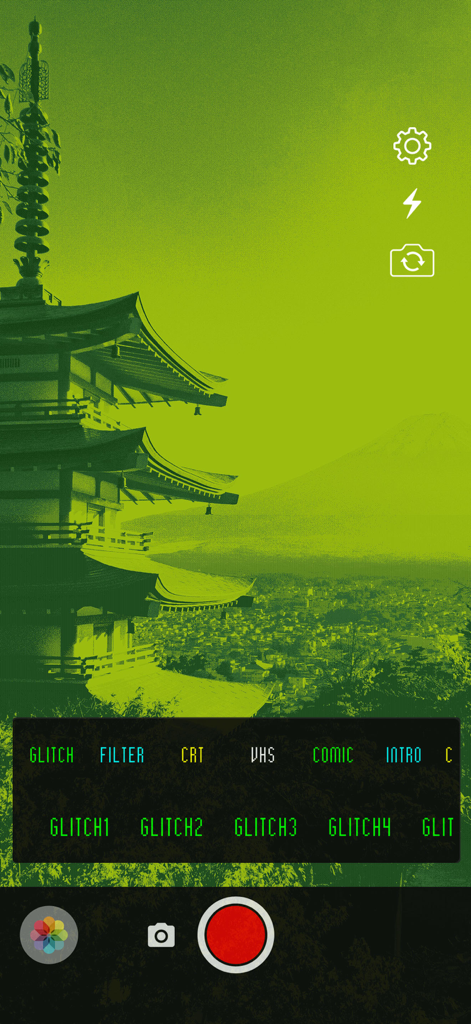 Glitchshop - Glitch Aesthetic - Interface d'application mobile montrant un filtre glitch vert appliqué à une pagode japonaise