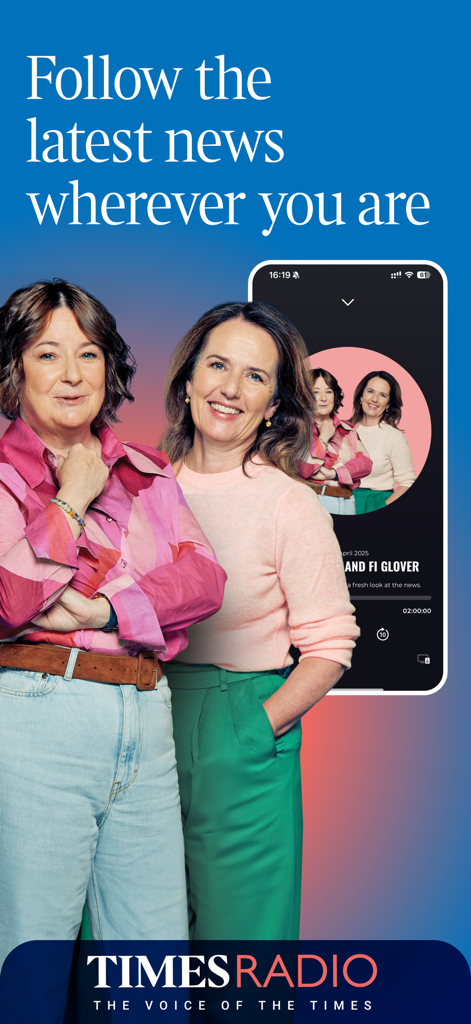 Times Radio - Listen Live - Times Radioのロゴとニュースアプリが表示されたiPhoneを備えた青い背景の前に立つ2人の女性司会者。