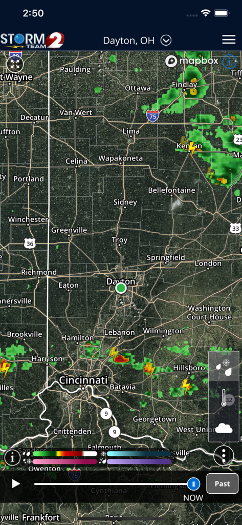 Mappa radar meteo interattiva WDTN Storm Team 2 che mostra celle temporalesche e avvisi di fulmini vicino a Dayton Ohio