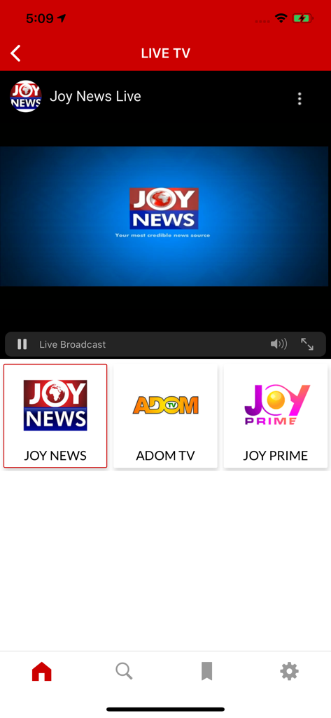 Interface de l'application mobile MyJoyOnline montrant la sélection de chaînes TV en direct, notamment Joy News et Adom TV
