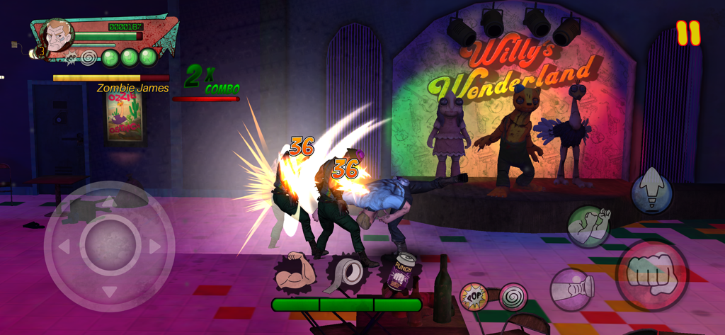 Willy's Wonderland - ウィリーズ・ワンダーランドのモバイルゲームのゲームプレイ画面。清掃員キャラクターがアニマトロニクスステージの前で敵にコンボ攻撃を決めている様子。