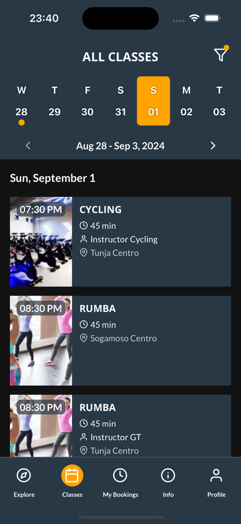 Fitness24Seven Colombia - Fitness24Seven Kolumbien App-Bildschirm mit einer Liste verfügbarer Gruppenkurse, einschließlich Radfahren und Rumba, mit Zeiten und Orten