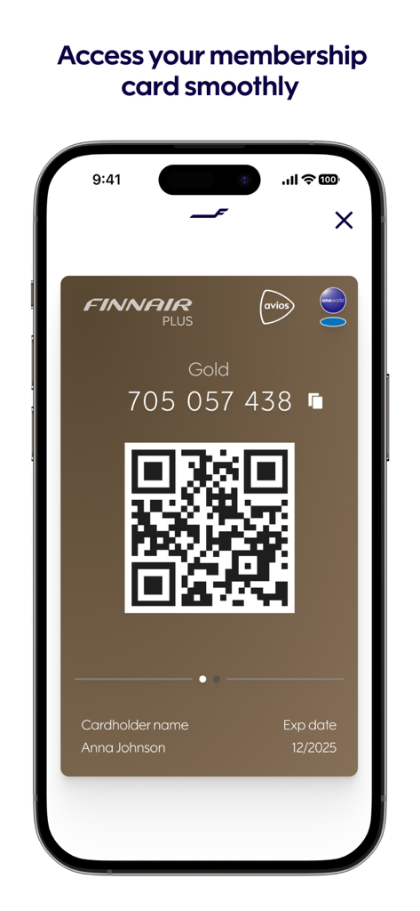 Tarjeta de membresía Finnair Plus Gold con código QR y logo de Avios en la pantalla de un teléfono móvil.
