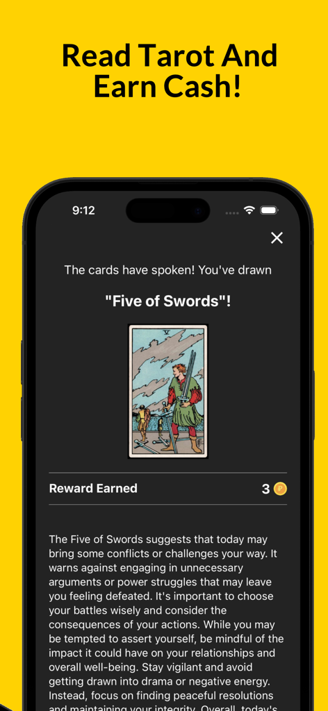 Money Bunny: Step Counter&Earn - Una pantalla de smartphone de la aplicación Money Bunny que muestra una lectura de tarot de la carta de Cinco de Espadas y una recompensa de tres monedas.