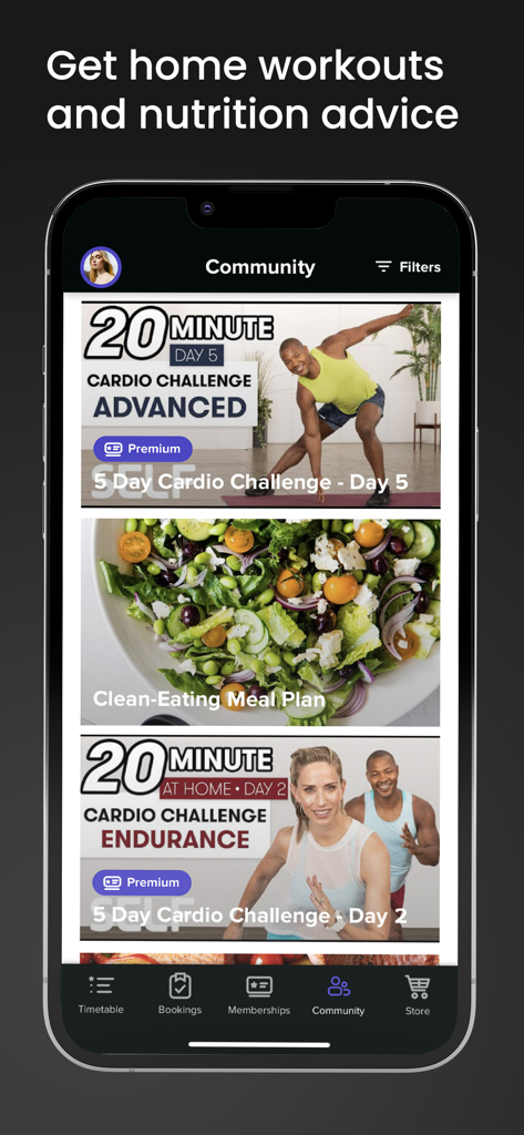 Glofox - Schermata dell'app mobile Glofox che visualizza video di allenamento cardio e un piano alimentare sano nella sezione community.
