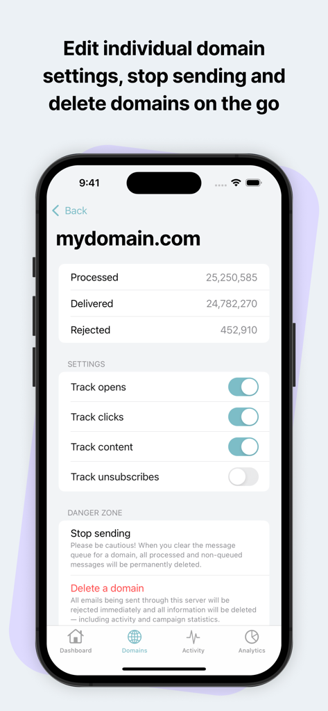 MailerSend - Interface de l'application mobile MailerSend affichant les statistiques de domaine et les paramètres de suivi des e-mails pour un domaine de site Web spécifique.