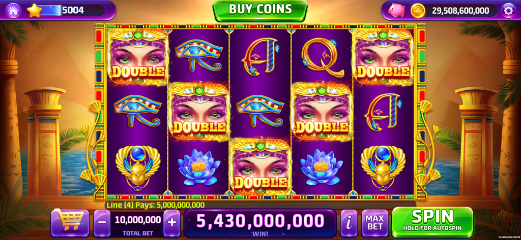 La interfaz de una máquina tragamonedas con temática del antiguo Egipto que muestra una ganancia masiva de monedas en Cash Royal Casino.