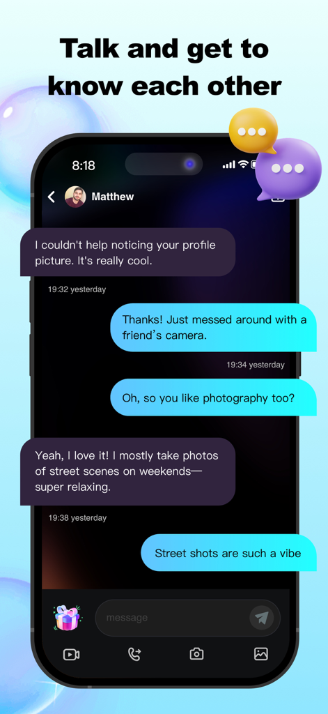 Interfaz de chat de la aplicación KALLA que muestra una conversación sobre intereses compartidos en fotografía