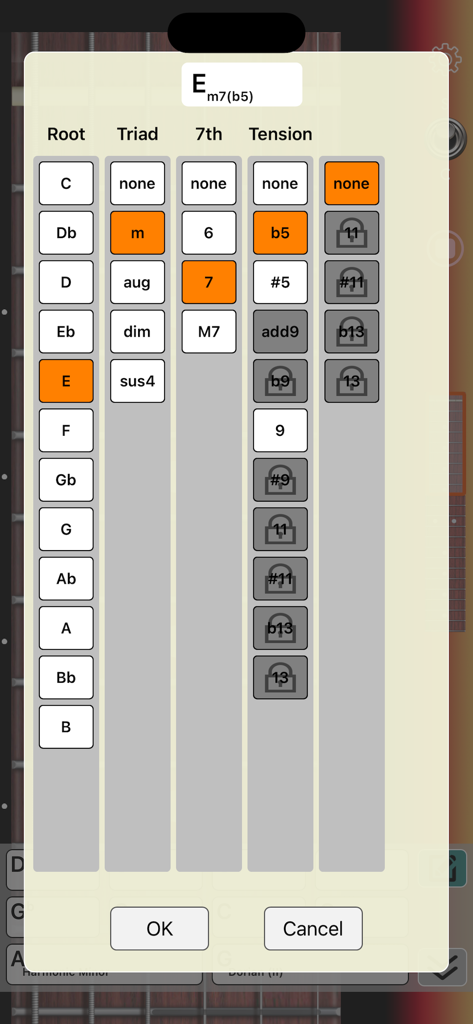 Akkordauswahl-Oberfläche in der Guitar Chords Scales Master App, die Grundton-, Dreiklang-, Septim- und Spannungsoptionen für einen E-Moll-7 b5-Akkord anzeigt