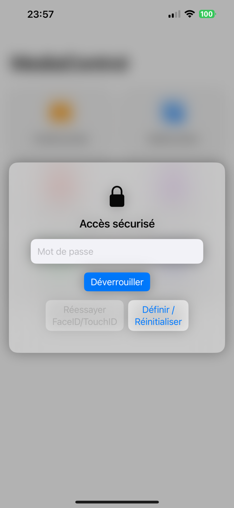 MediaControl - Pantalla de acceso seguro de MediaControl con entrada de contraseña y botones de desbloqueo biométrico