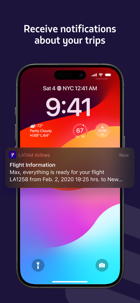 LATAMアプリからのフライト情報通知を表示するiPhoneのロック画面。