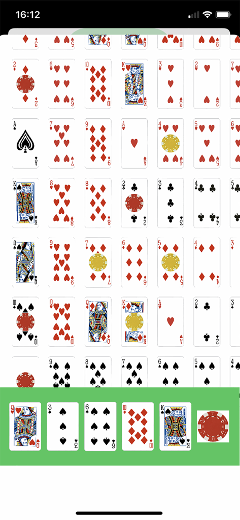 Una pantalla de juego de mesa digital que muestra una cuadrícula de cartas de juego con marcadores y una mano del jugador en la parte inferior