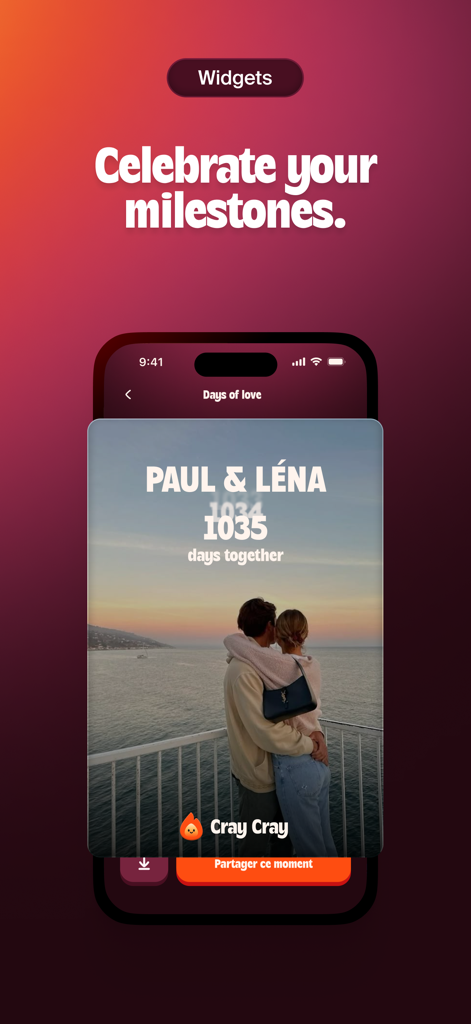 Una captura de pantalla de la aplicación móvil que muestra un widget de seguimiento de aniversario para una pareja con una foto de ellos abrazándose junto al mar.