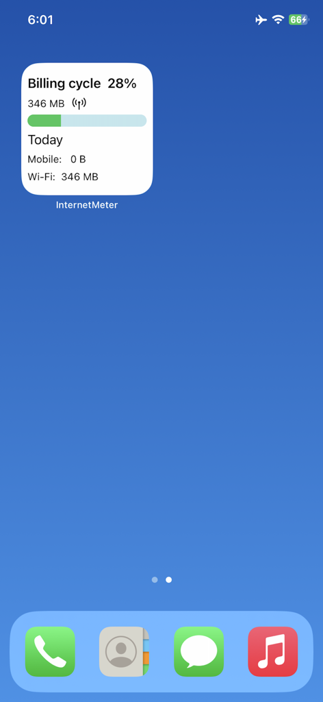 Schermata principale dell'iPhone con il widget InternetMeter che visualizza lo stato di avanzamento del ciclo di fatturazione e le statistiche di utilizzo dati giornaliero.