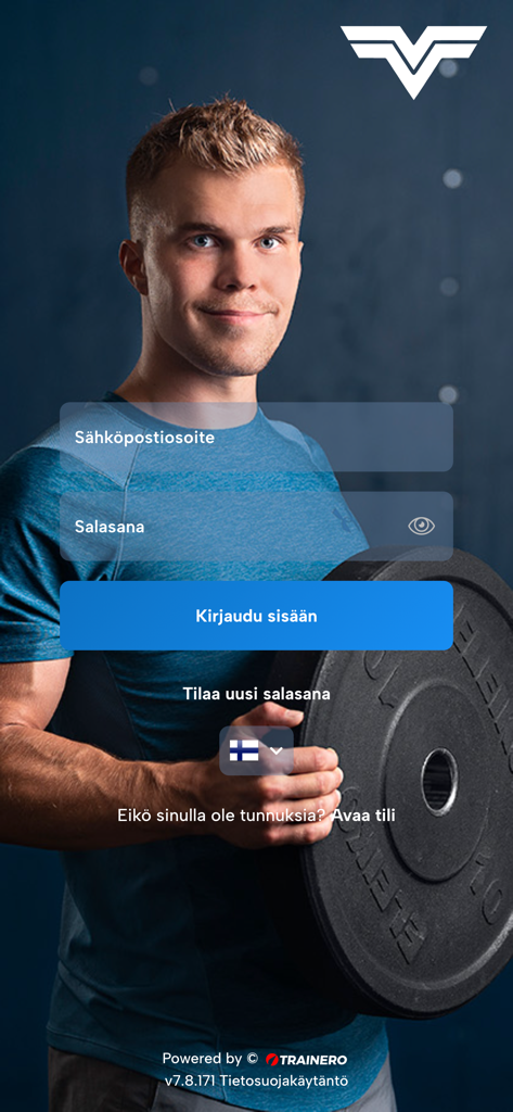 Versus Valmennus - Versus Valmennus fitness app login page with a professional coach holding a weight plate