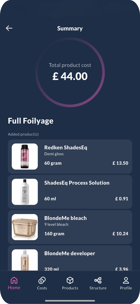 Uma tela de resumo no aplicativo The Freelance Suite mostrando os custos totais de produtos para um serviço completo de foilyage.