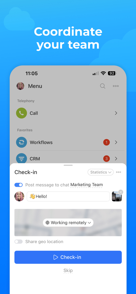 Interfaz de la aplicación móvil Bitrix24 mostrando una función de registro de trabajo remoto con actualizaciones de estado del equipo y mensajería.