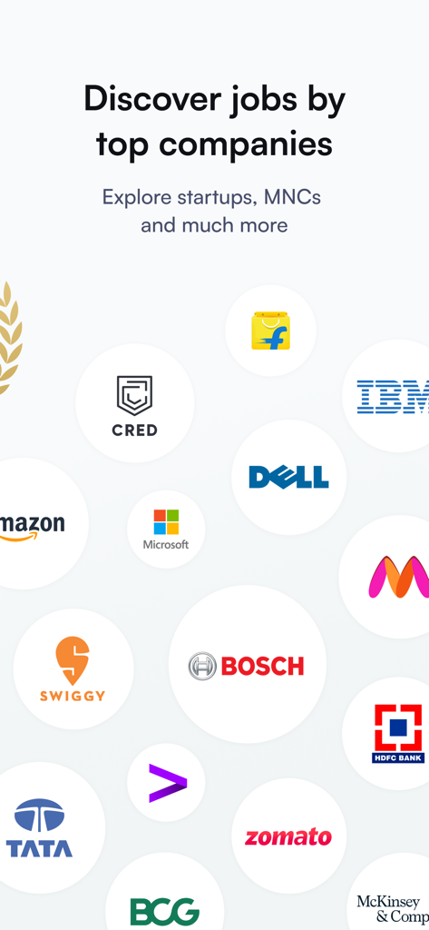 Naukri: Job Search and News - Una pantalla de la aplicación Naukri que muestra logotipos de empresas importantes como Microsoft, Amazon y Tata para descubrir oportunidades de empleo