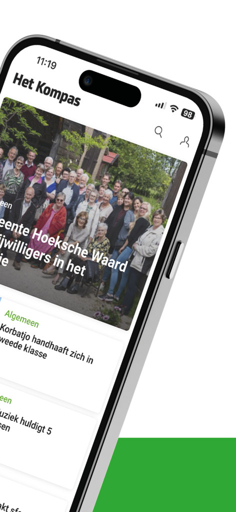 Interfaccia dell'app di notizie Het Kompas Online su un iPhone che mostra notizie della comunità locale dalla regione dell'Hoeksche Waard.
