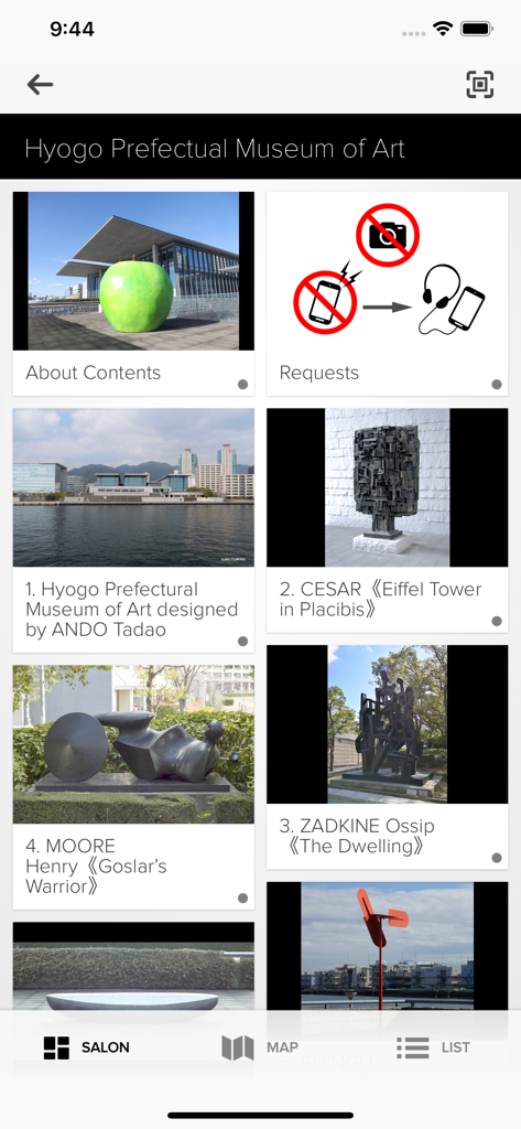 Audioguide App-Oberfläche, die eine Liste von Kunstausstellungen und Skulpturen im Hyogo Prefectural Museum of Art anzeigt.