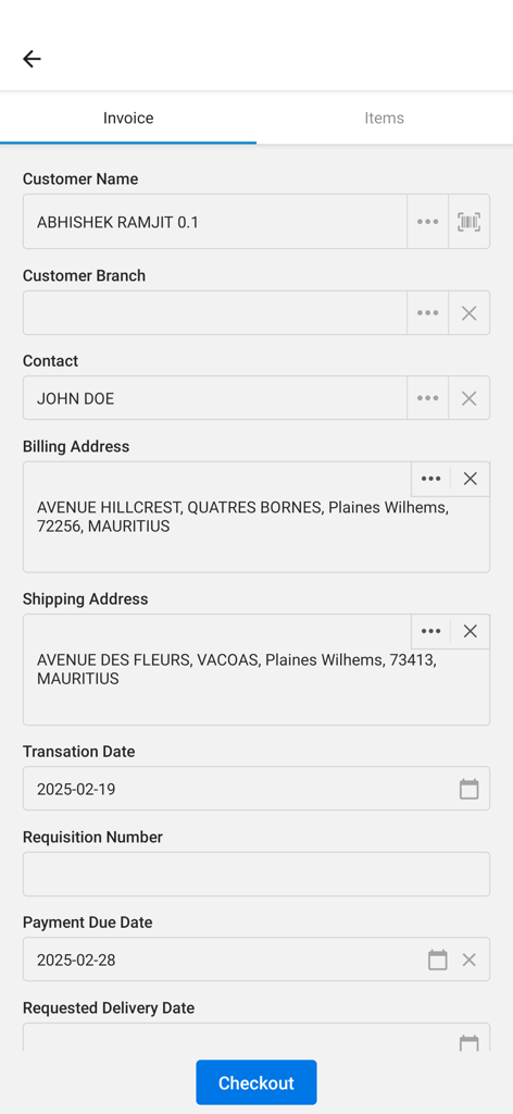 Schermata mobile dell'app Elastik che visualizza un modulo di creazione fattura con campi per cliente e indirizzo di fatturazione