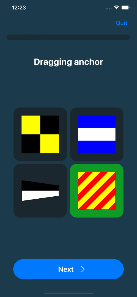 Interfaccia interattiva del quiz sulle bandiere di segnale marittime per l'apprendimento della comunicazione nautica.