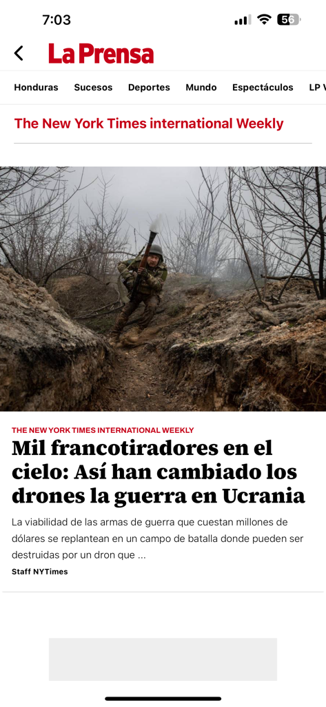 Diario La Prensa Honduras - Interface of the Diario La Prensa Honduras app showing a world news article with a soldier in a trench.