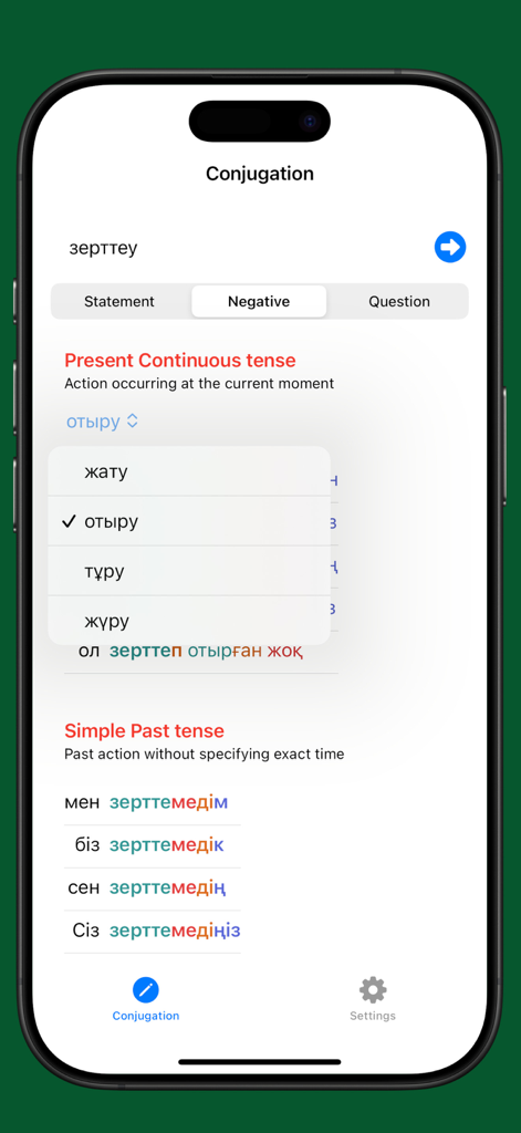 Kazakh Verb - Interface do aplicativo Verbo Cazaque exibindo tabelas de conjugação negativa para o verbo zertteu em vários tempos verbais.