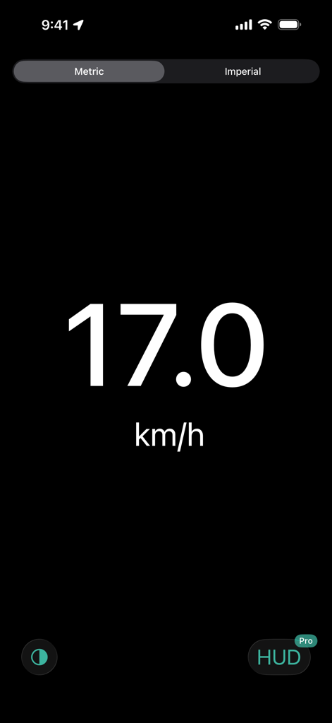 Speedometer ∞ GPS Speed - Pantalla del velocímetro digital con fuente grande mostrando la velocidad en kilómetros por hora