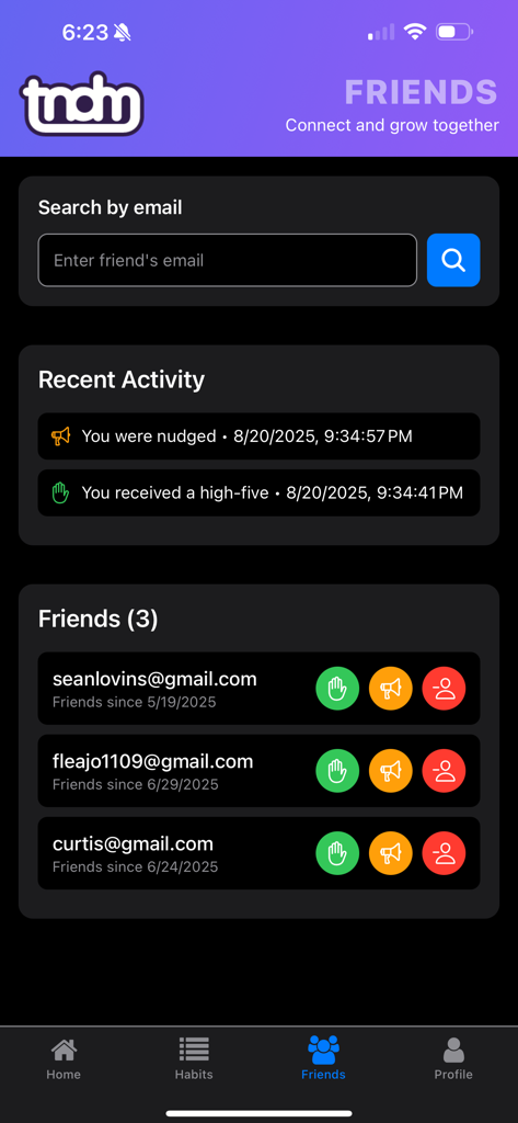 Tandem: Better habits together - Pantalla de amigos de la aplicación Tandem que muestra la actividad social reciente y las herramientas de rendición de cuentas