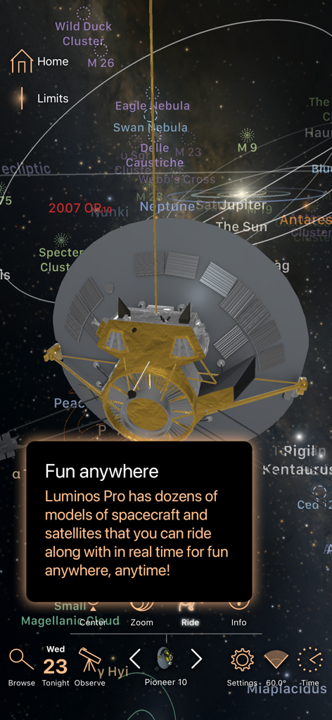 Luminos Pro - Luminos Proアプリで、星と星雲のラベルに囲まれて宇宙に浮かぶパイオニア10号宇宙船の3Dモデル