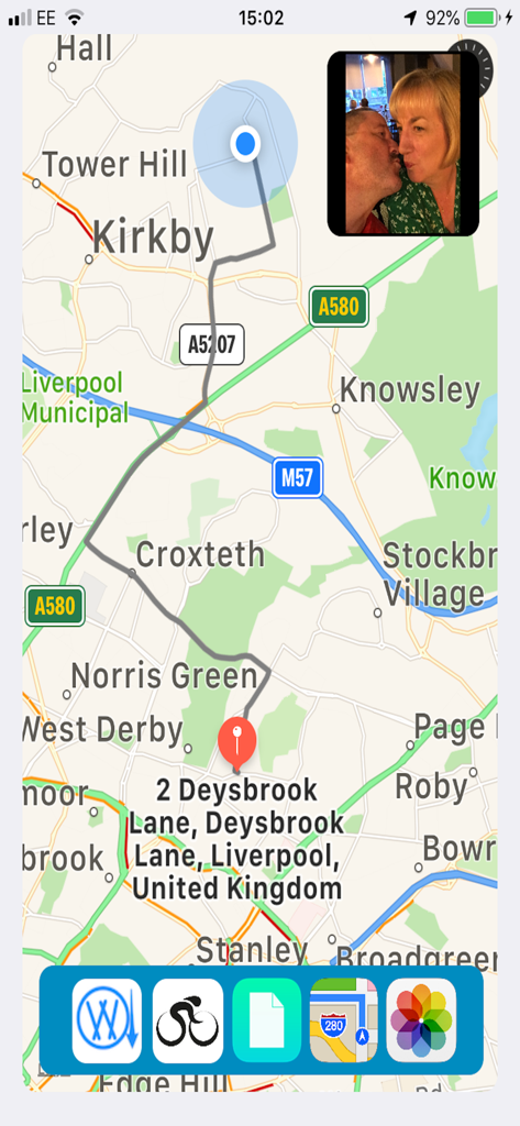 Aplicación Photo Locator mostrando una ruta de navegación a la ubicación de una foto en un mapa