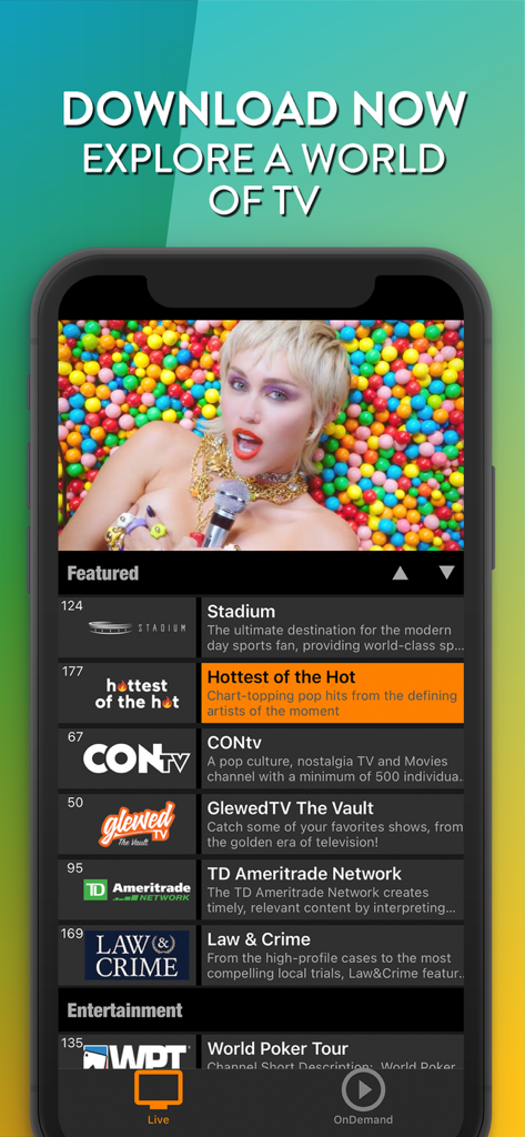 DistroTV - Live TV & Movies - Interfaz de la aplicación móvil DistroTV que muestra una guía de canales en vivo con varias categorías y un video destacado.