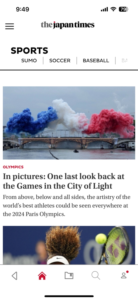 La sezione sportiva dell'app mobile The Japan Times con un articolo sulle Olimpiadi di Parigi e immagini di alta qualità.
