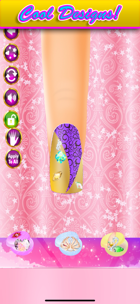 Princess Nail Spa & Salon - Una vista de primer plano de una uña decorada con patrones dorados y morados y gemas coloridas en un juego de salón.