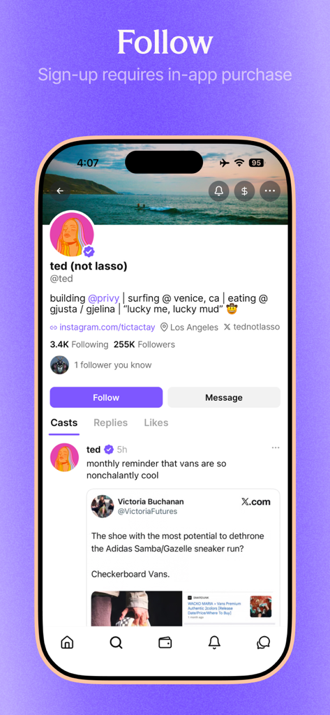 Un profil utilisateur sur le réseau social Farcaster montrant la biographie, le nombre d'abonnés et une publication récente.