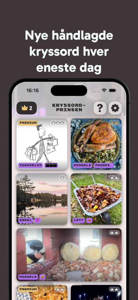 Una pantalla de móvil que muestra el menú de la aplicación Kryssordprinsen con varios crucigramas de diferentes niveles de dificultad.