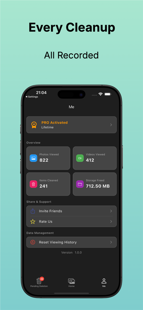 SwipeClean app dashboard showing statistics for photos viewed, items cleaned, and total storage space freed.