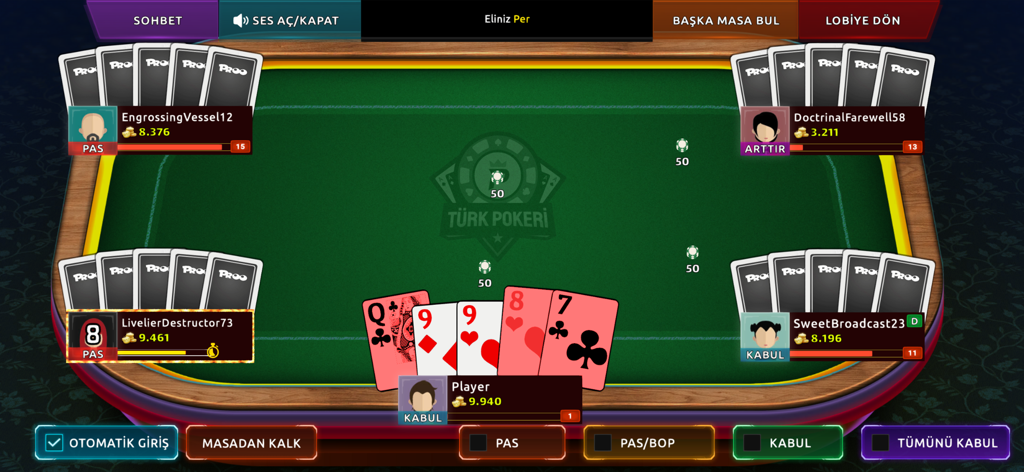 Turk Pokeri - Capture d'écran du jeu mobile Turk Pokeri en ligne montrant des joueurs et des cartes à une table virtuelle