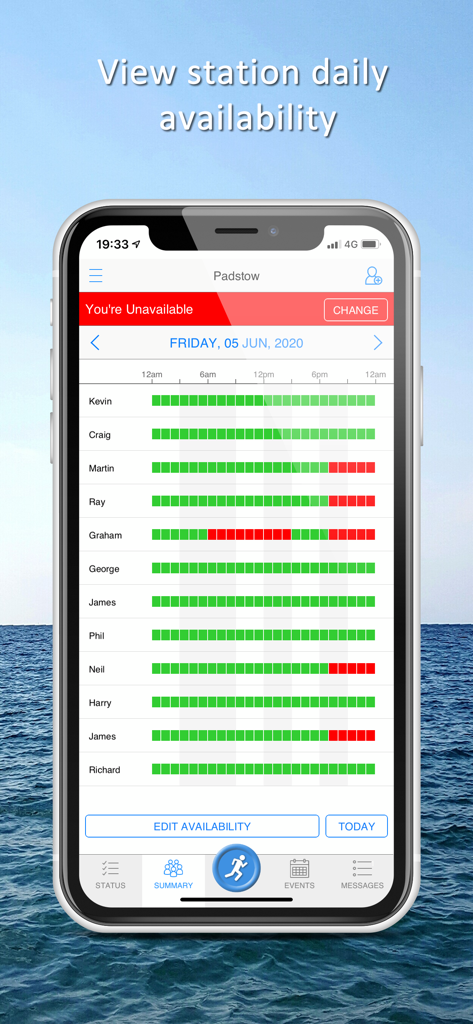 iCrew - Smartphone mostrando el horario de disponibilidad diaria para la tripulación de una estación de rescate marítimo con líneas de tiempo codificadas por colores para cada miembro