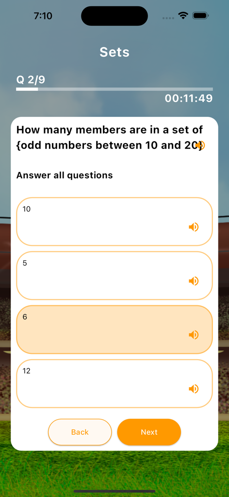 EduHub studySmart - App mobile EduHub studySmart che mostra una domanda a scelta multipla di matematica sui set.