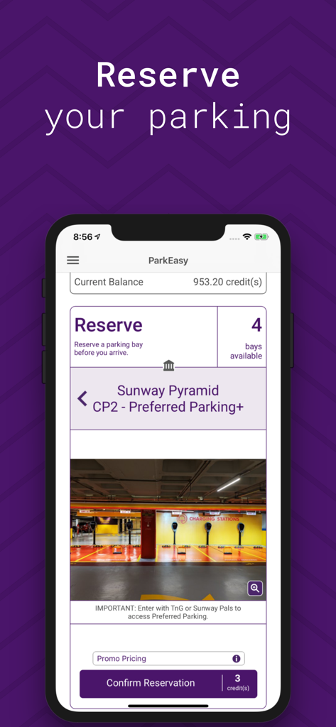ParkEasy: Reserve Parking - Interfaz de la aplicación ParkEasy que muestra una pantalla de reserva para una plaza de aparcamiento con carga de vehículos eléctricos en el centro comercial Sunway Pyramid