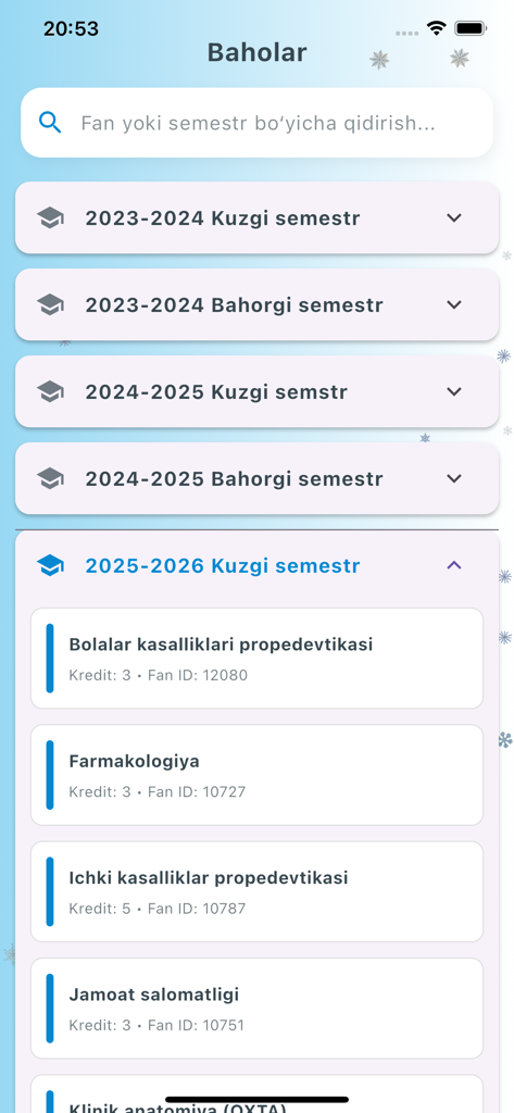 Tela de notas acadêmicas do aplicativo OXU mostrando uma lista de semestres e cursos