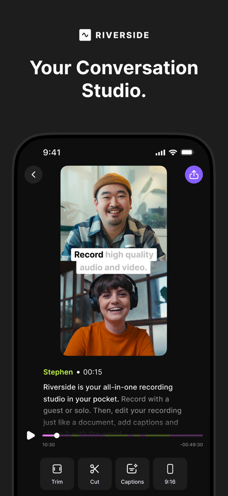 Riverside Podcast Video Studio - Interfaccia dell'app Riverside che mostra una registrazione di podcast video a schermo diviso con strumenti di editing e sottotitolazione