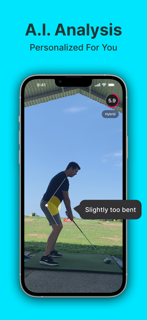 Sparrow - Golf - App Sparrow Golf proporcionando análisis de swing de IA en tiempo real y retroalimentación de corrección de postura para un golfista en un campo de prácticas.