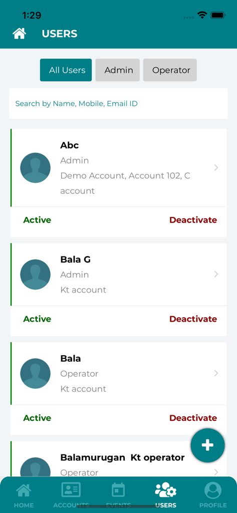 Vision Screening Events App - Tela de gerenciamento de usuários exibindo uma lista de perfis de administrador e operador ativos.