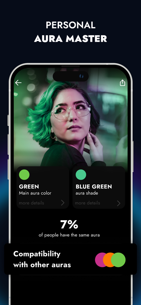Aura & Energy Detector with AI - Una mujer con un aura verde mostrada en la interfaz de la aplicación Detector de Aura y Energía